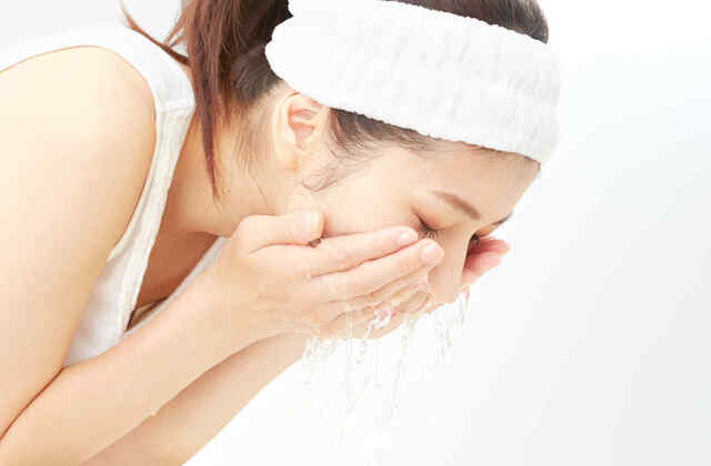 女性洗顔
